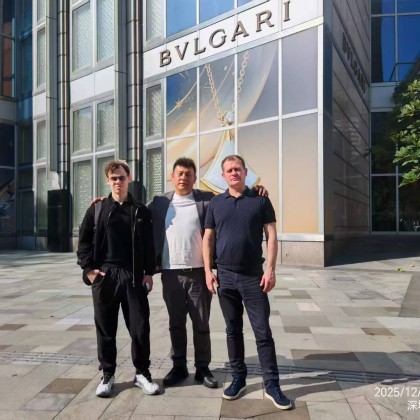 Переводчик 宇 на выставке 深圳国际家具展