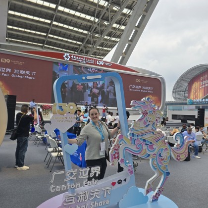 Переводчик Алина на выставке Кантонская выставка