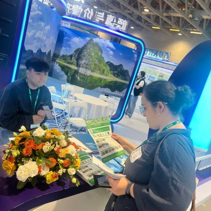 Переводчик Алина на выставке MIEC