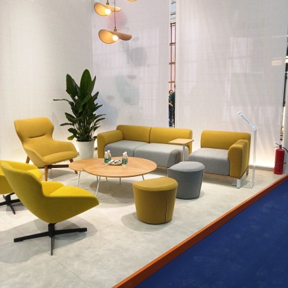 Переводчик Витя на выставке Выставка Мебелей