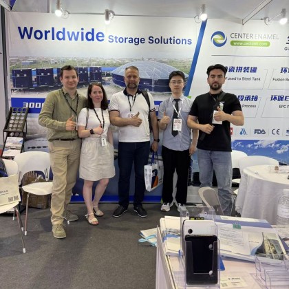 Переводчик Валиджон на выставке WATERTECH CHINA