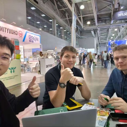 Переводчик Эдуард на выставке Crocus Expo