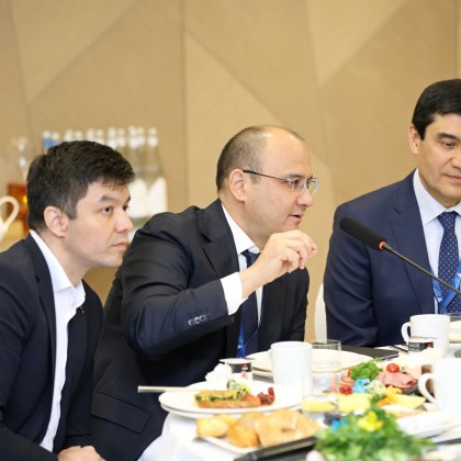 Перевод на переговорах с учредителями OTP (Ipoteka bank), Kapital Bank и Международным финансовым консультантом из CША  Thomas Emmanuel Dans (B2B, B2G)