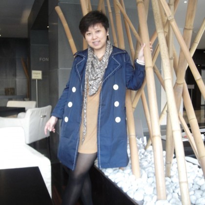 Переводчик Кристина на выставке обуви