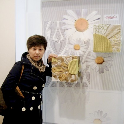 Переводчик Кристина на выставке обуви