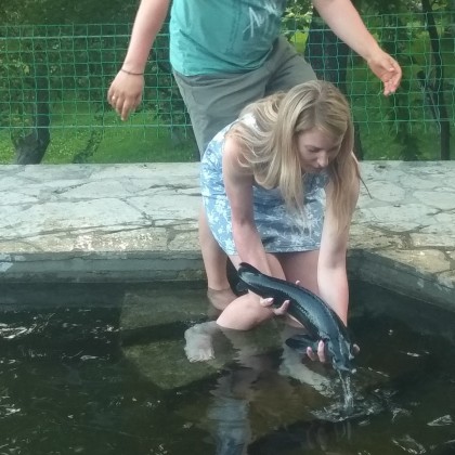 Переводчик Геворг на выставке Крепость Амберд