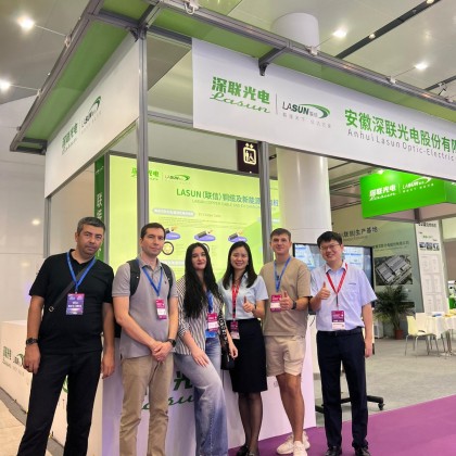Переводчик Сергей на выставке China International Optoelectronic Exposition (CIOE)