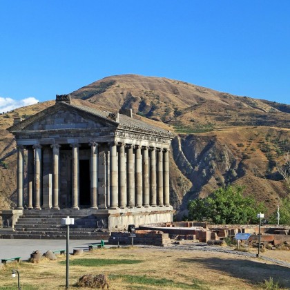 Экскурсия в языческом храме Гарни