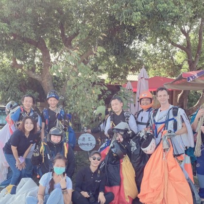 Перевод и организация первых показательных парашютных прыжков на Тайване