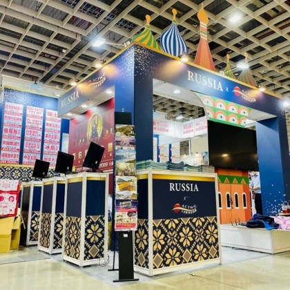 Переводчик Максим на выставке Taipei International Travel Fair
