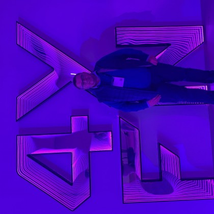 Переводчик Александр на выставке MWC Barcelona 2025