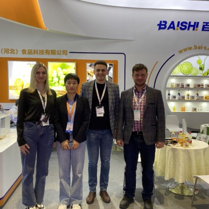 Переводчик Василий на выставке FIC