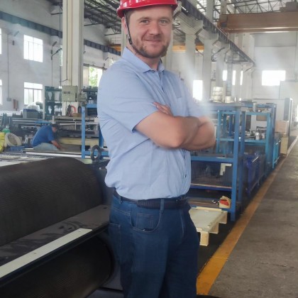 Перевод на заводе по производству слоттеров