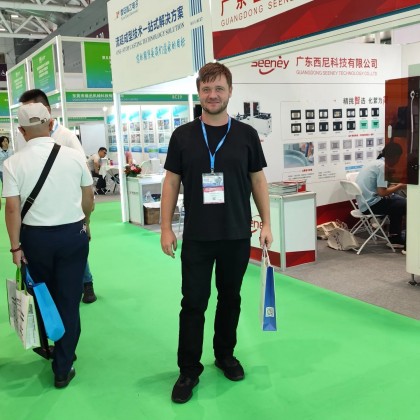 Переводчик Василий на выставке CIME