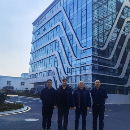 Перевод на заводе гидравлического инструмента