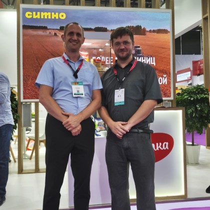 Переводчик Василий на выставке SIAL