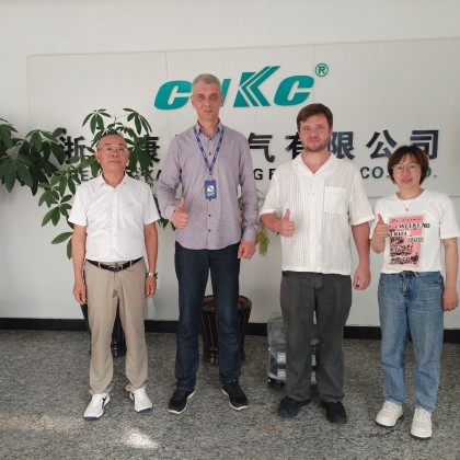 Перевод на заводе элегазовых выключателей