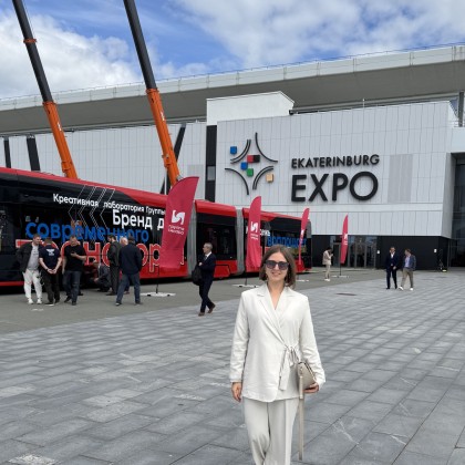 Переводчик Ольга на выставке Иннопром