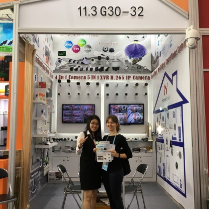 Переводчик Ольга на выставке China Import and Export Fair, закуп систем видеонаблюдения