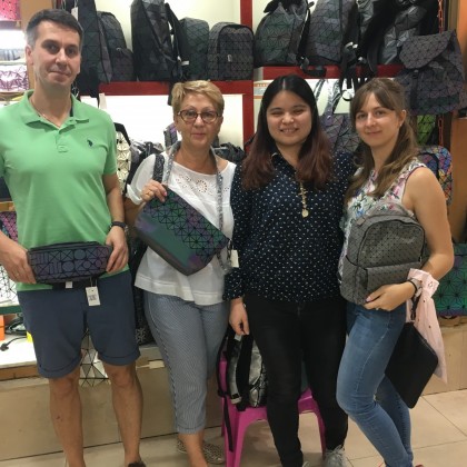 Перевод на рынке сумок, закуп брендовых сумок корейского бренда