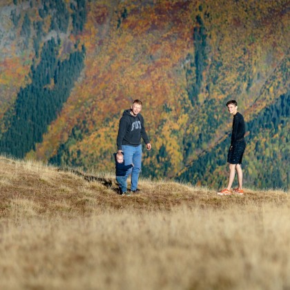 Переводчик Мишо на выставке озера корульди