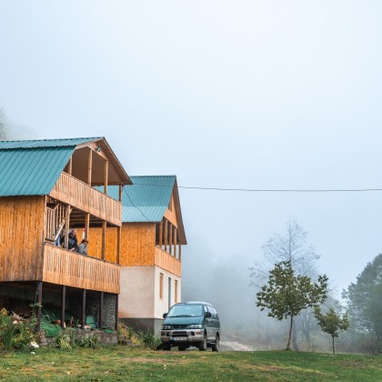 Переводчик Мишо на выставке зеленое озеро