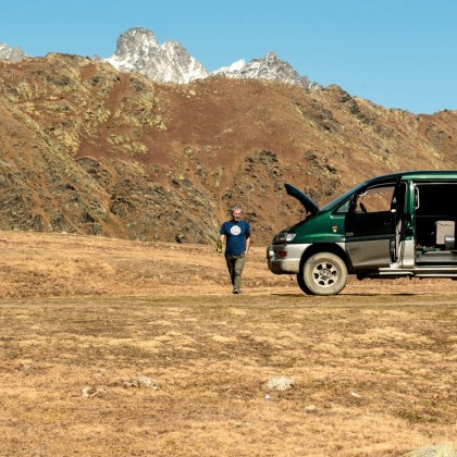 Переводчик Мишо на выставке озера Корольды