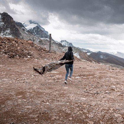 Переводчик Мишо на выставке тетнулди
