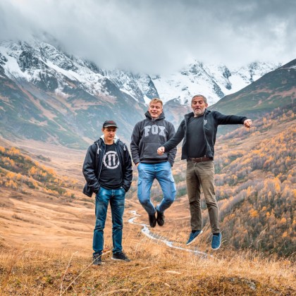 Переводчик Мишо на выставке Перевал Загаро