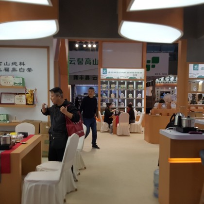 Переводчик Farida на выставке китайского чая