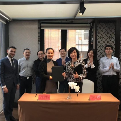 Перевод на переговорах с партнером и подписание соглашения