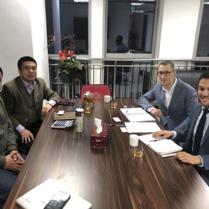 Перевод на переговорах с производителем пильных дисков