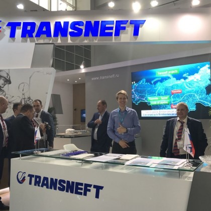 Переводчик Михаил на выставке по нефтяному оборудованию (работа на стенде Транснефть)