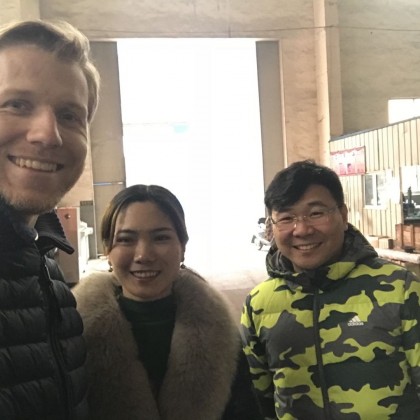 Перевод на заводе по производству прессов горячего ламинирования