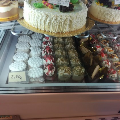 Переводчик Наталья на выставке в Парме