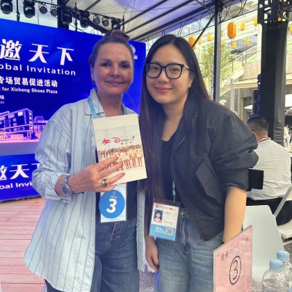 Переводчик Tatiana на выставке Кантонская выставка  . 3 фаза