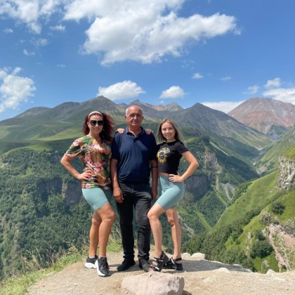 Переводчик Гиорги на выставке Экскурсия