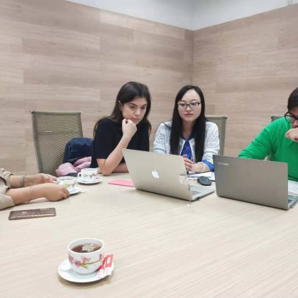 Перевод на переговорах с менеджером по закупкам компании-партнера