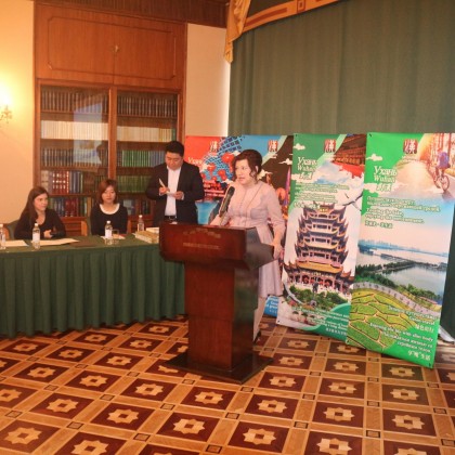 Перевод на переговорах с Управлением по культуре и туризму г. Ухань и представителями профильных комитетов Совета Федерации РФ