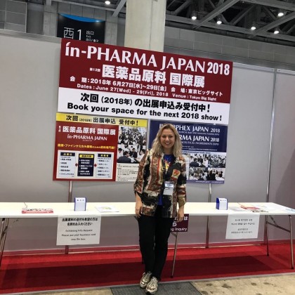 Переводчик Мария на выставке In Pharma Japan