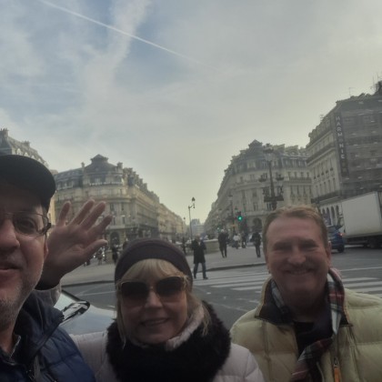 Переводчик Сергей на выставке Обзорная по городу