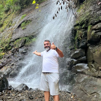 Переводчик Араик на выставке Водопад