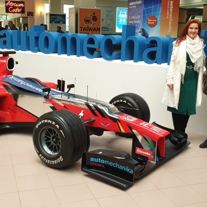 Переводчик Alla на выставке auto mechanika