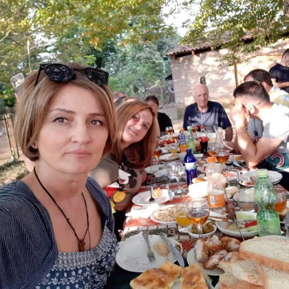 Переводчик Ирина на выставке Регион Гурия застолье в семье гурийца