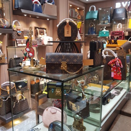 Перевод на рынке Закрытые шоу-румы