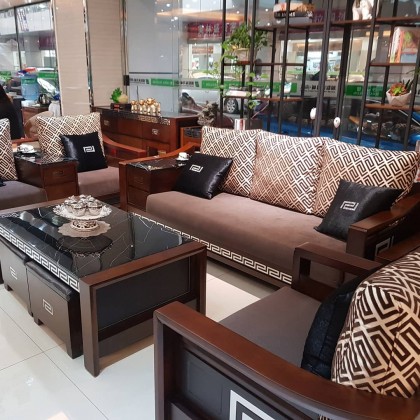 Перевод на рынке "Город мебели"