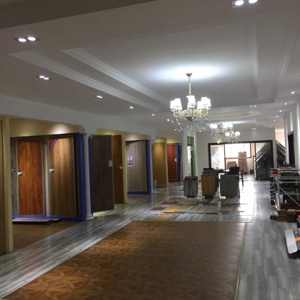 Перевод на заводе по производству ламината, паркета