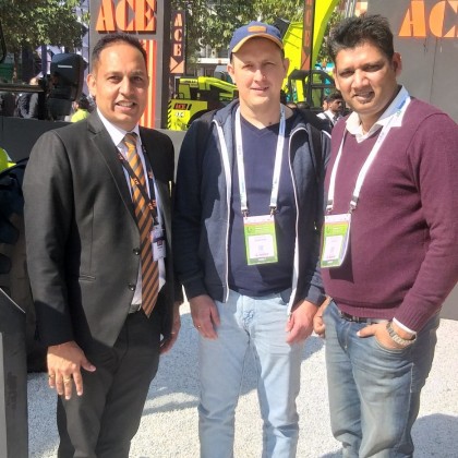 Переводчик Сайфул на выставке Агротехники, дели 23г