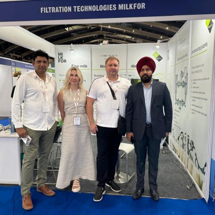 Переводчик Сайфул на выставке Dairy tech, 2024г.