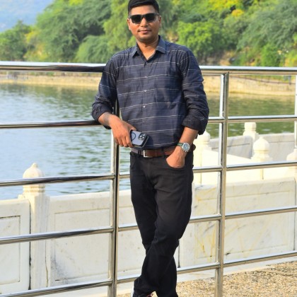 Переводчик Nasir на выставке Дели